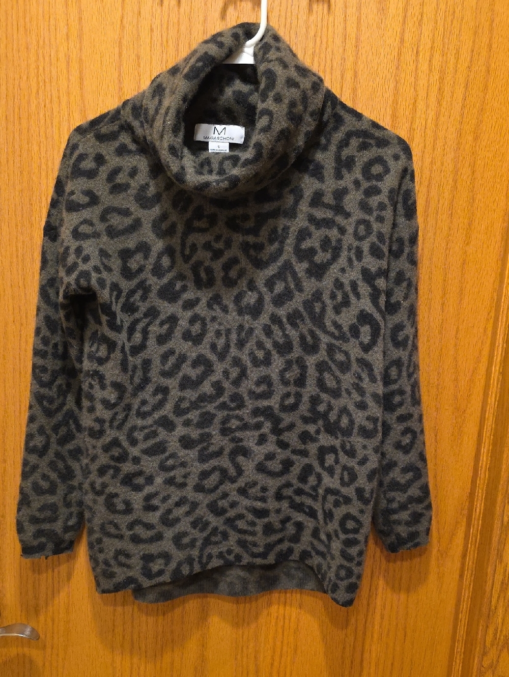 Magaschoni 100% Cashmere Green and Black Leopard Turtleneck Sweater